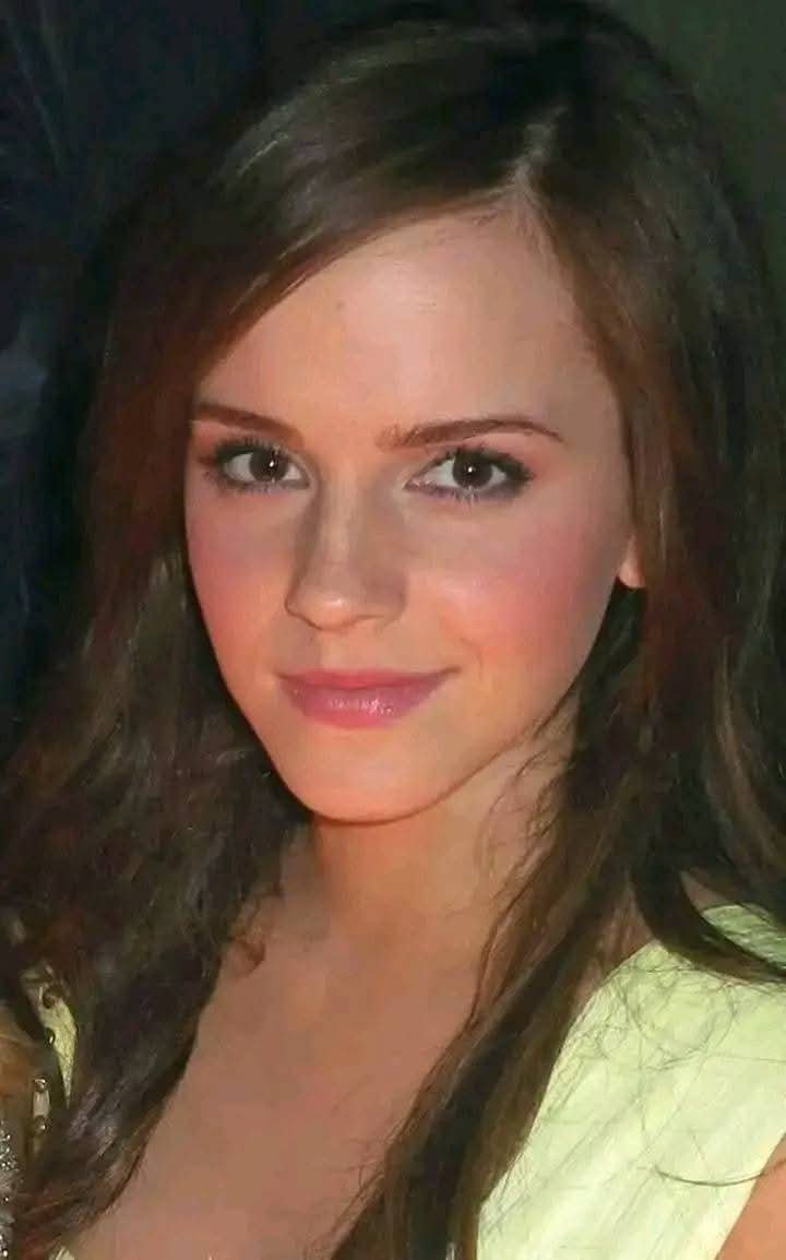D3hzDg37 Emma Watson 03.jpg